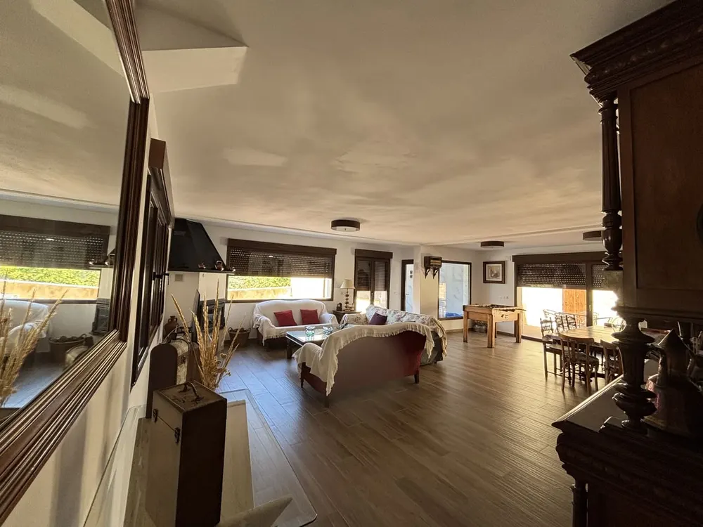 Salón comedor de la casa visto desde la escalera